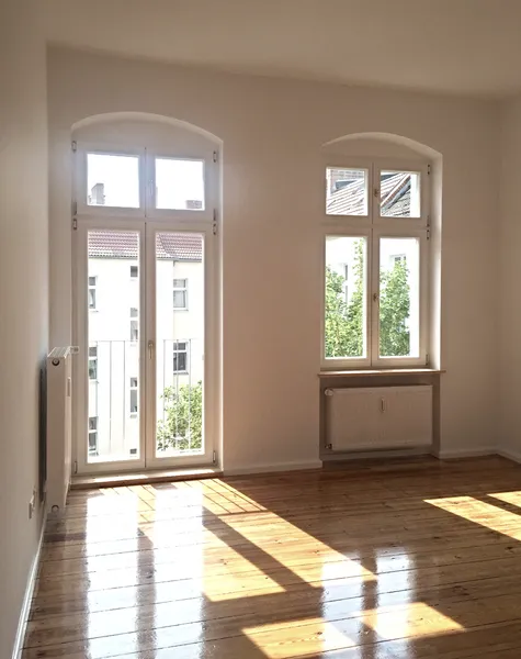 Sehr schöne Altbauwohnung mit Einbauküche — photo 1